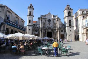 la Plaza de la Catedral Havanna.jpg