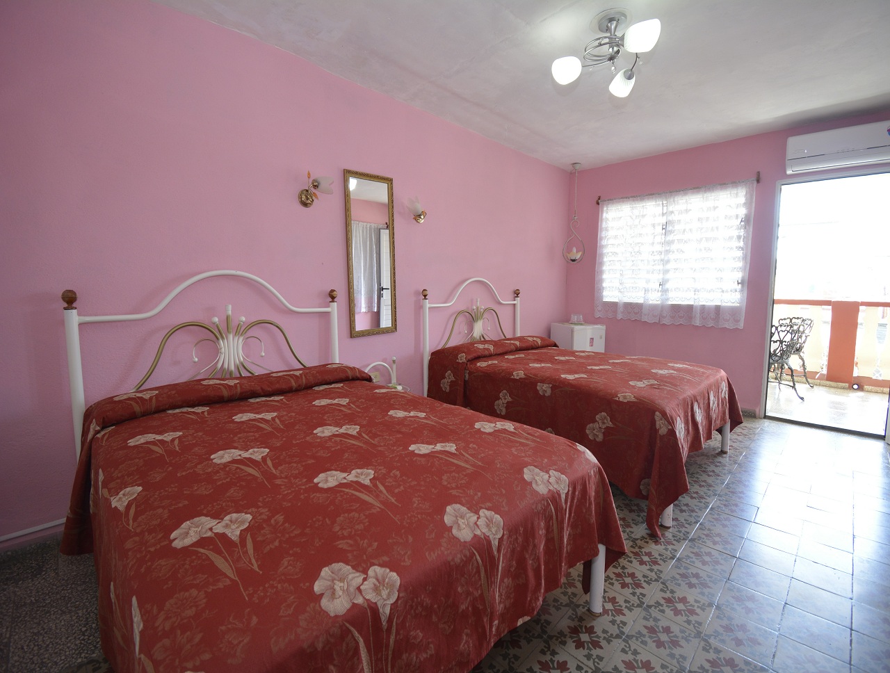 ECONÓMICO CÉNTRICO CUBANO Y CON WIFI Appartement 1